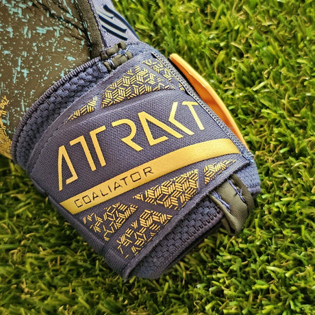 Guanti da portiere Reusch Attrakt Freegel Fusion Goliator Night Spark dettaglio cinturino