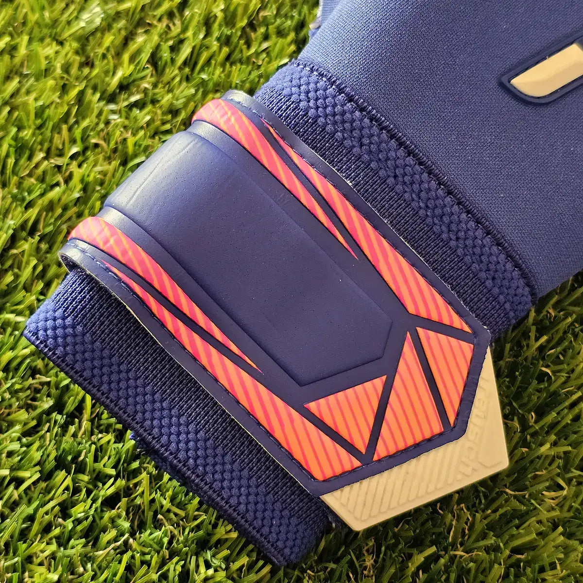 Guanti da portiere Reusch Attrakt Duo Evolution GK26 cinturino