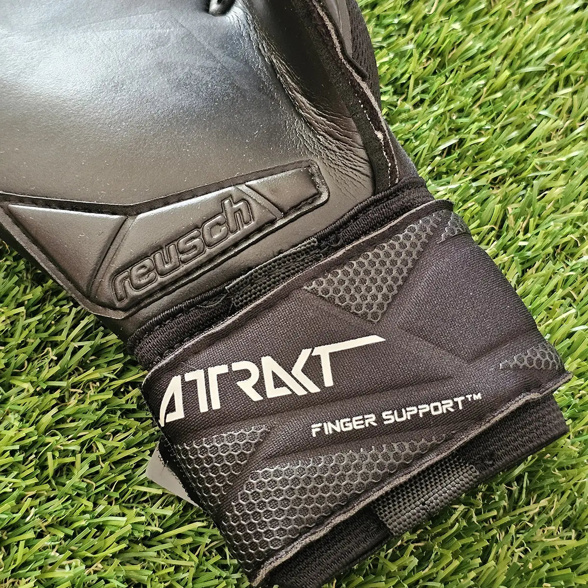 Guanti da portiere Reusch Attrakt Freegel Infinity Finger Support GK26 base palmo