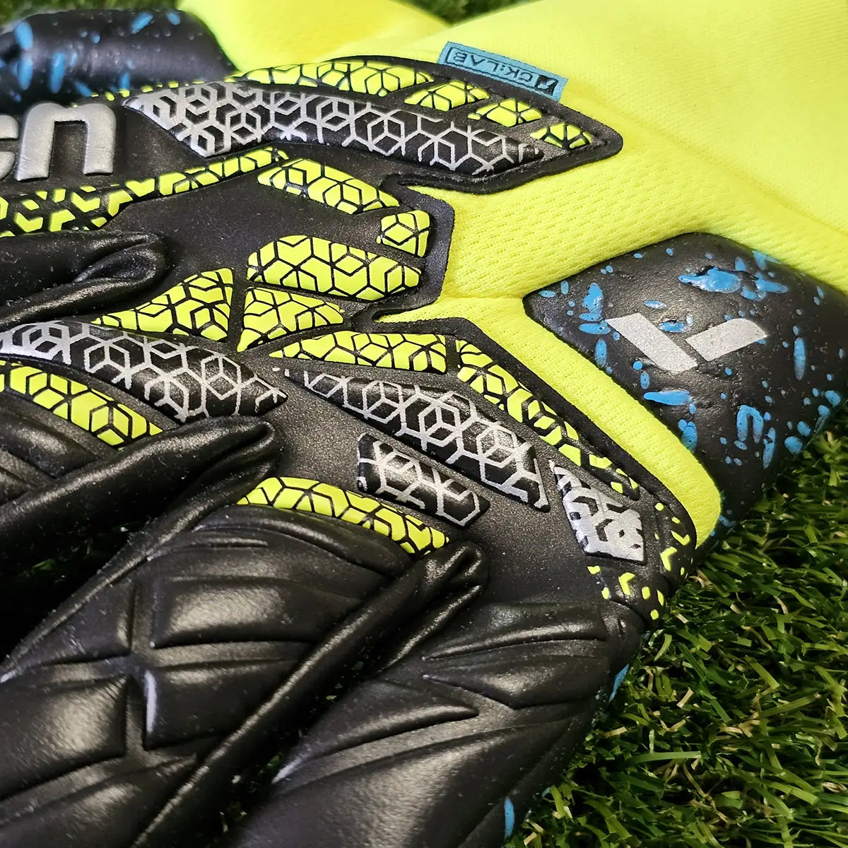 Reusch Attrakt Fusion Guardian GK:LAB dettaglio dorso