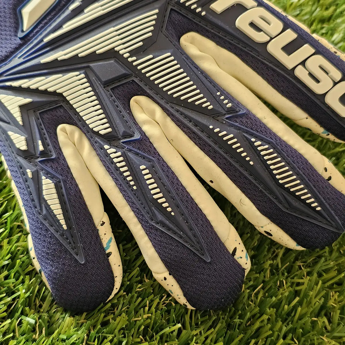 Guanti da portiere Reusch Attrakt Freegel Fusion Ortho Tec GK26 dita dorso