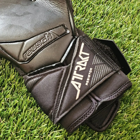 Guanti da portiere Reusch Attrakt Infinity Resistor GK26 cinturino