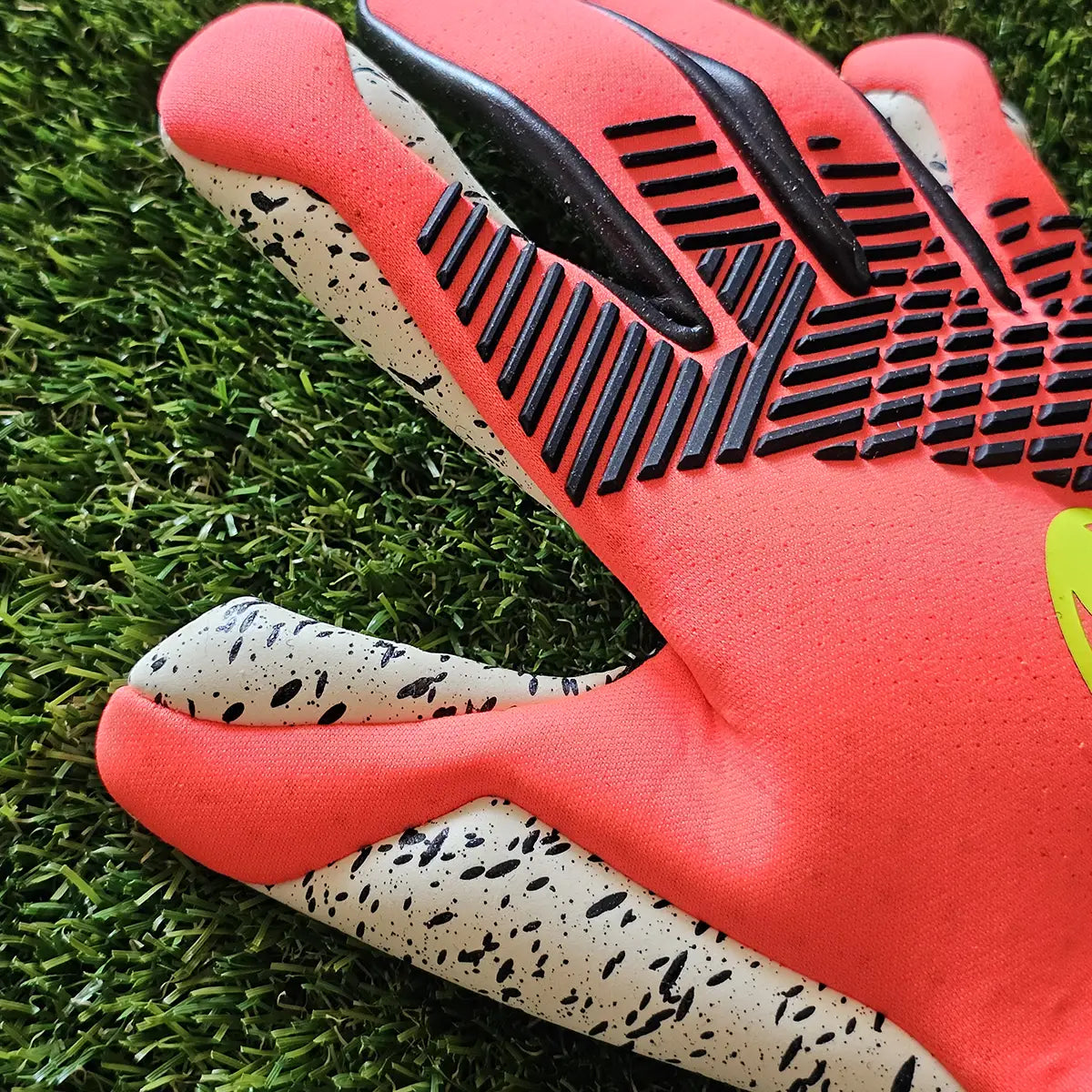 Guanti da portiere Uhlsport Fangmaschine ZNE Supergrip+ HN pollice