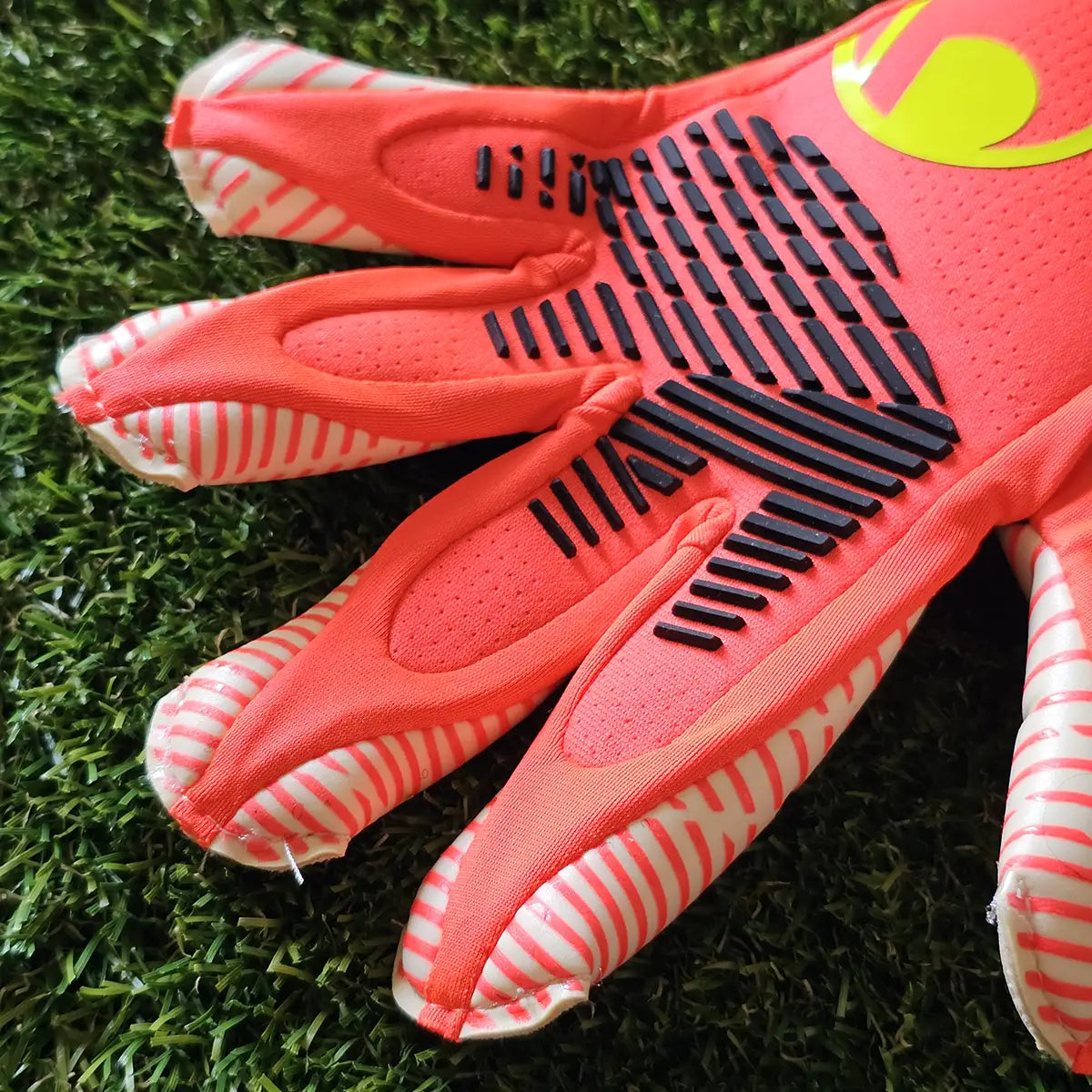 Guanti da portiere Uhlsport FM ZNE Ultragrip HYBD dita dorso
