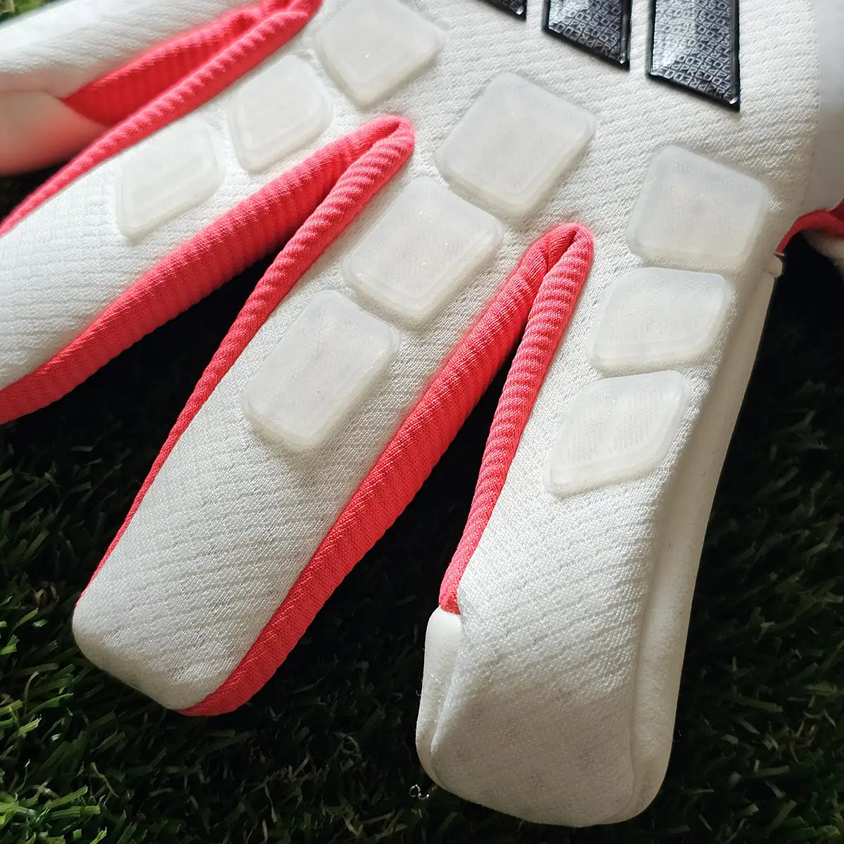 Guanti da portiere Adidas Predator Pro Born For Goals dita dorso