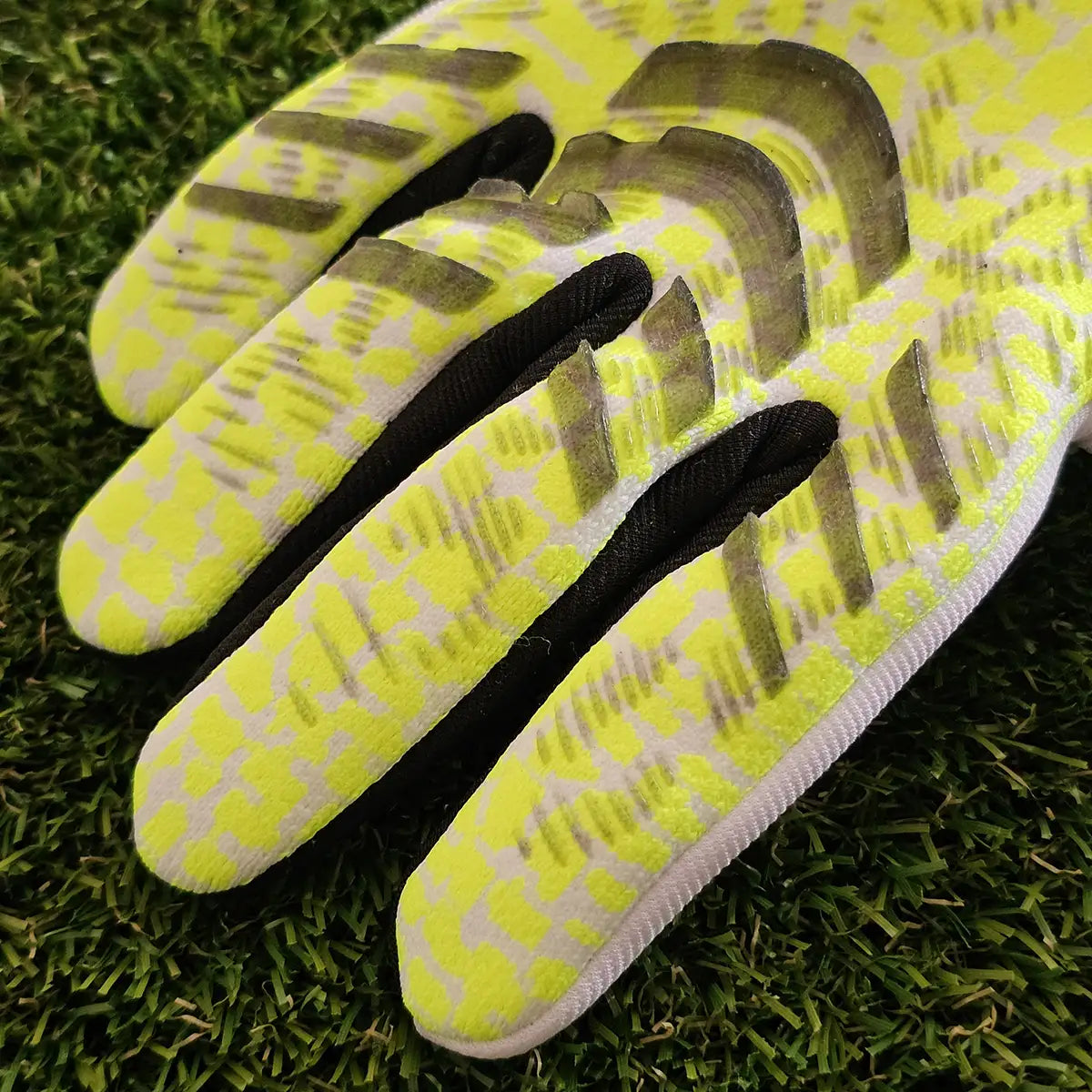 Guanti da portiere Adidas Predator Pro Radiant Blaze dita dorso
