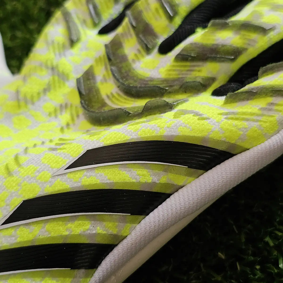 Guanti da portiere Adidas Predator Pro Radiant Blaze dorso