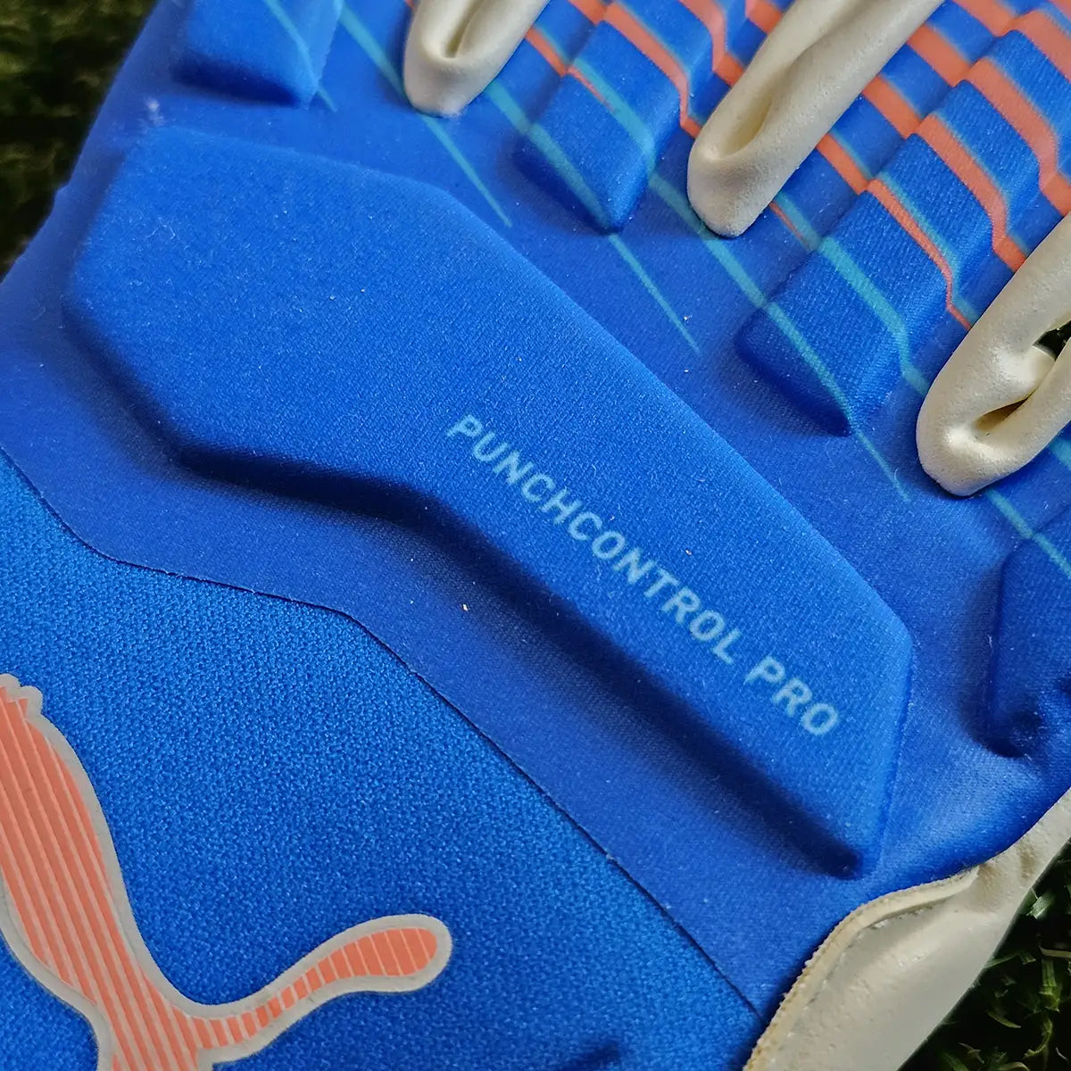 Guanti da portiere Puma Ultra Ultimate Hybrid Untamed dorso