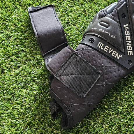 Guanti da portiere IIleven V Sense+ Blackout cinturino