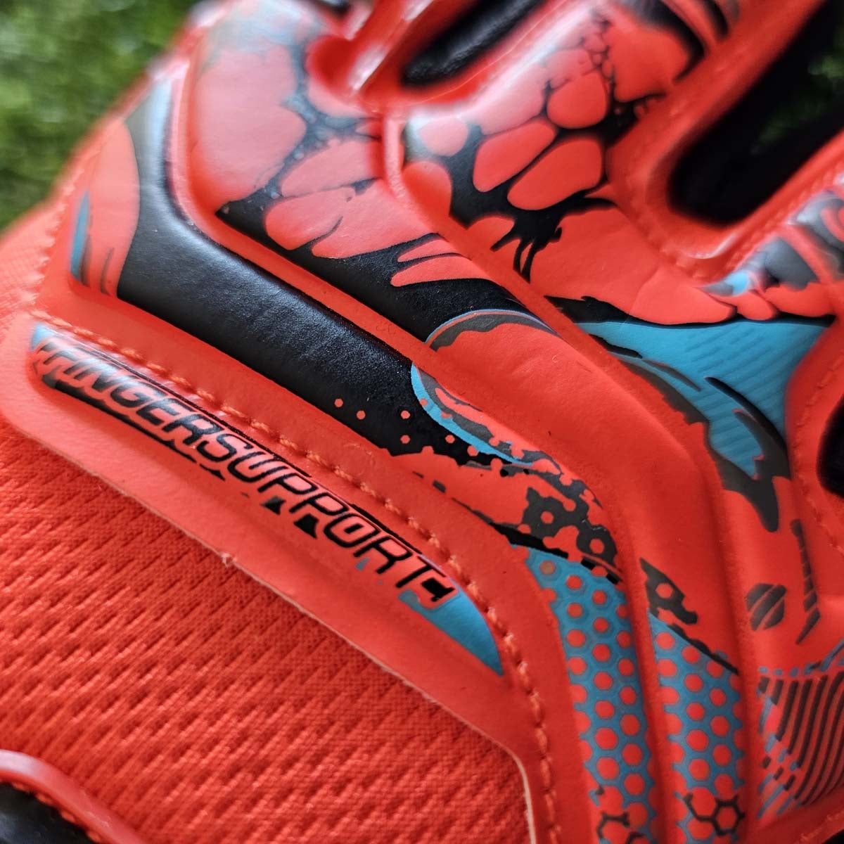 Attrakt Grip Evolution Finger Support Electric Red