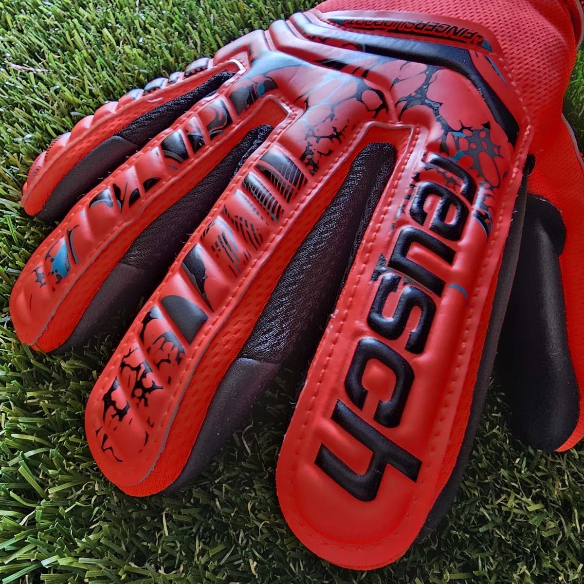 Attrakt Grip Evolution Finger Support Electric Red